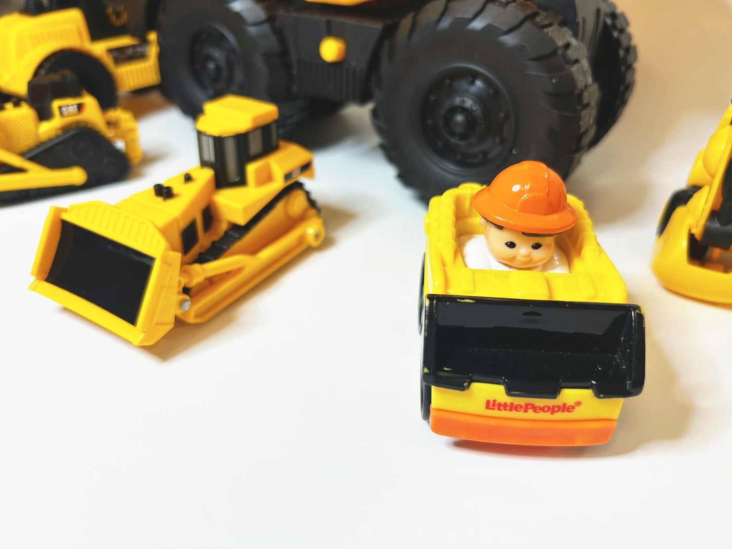 CAT Caterpillar Tonka Yellow Black Dump Truck Construction 7 Piece Toy Set