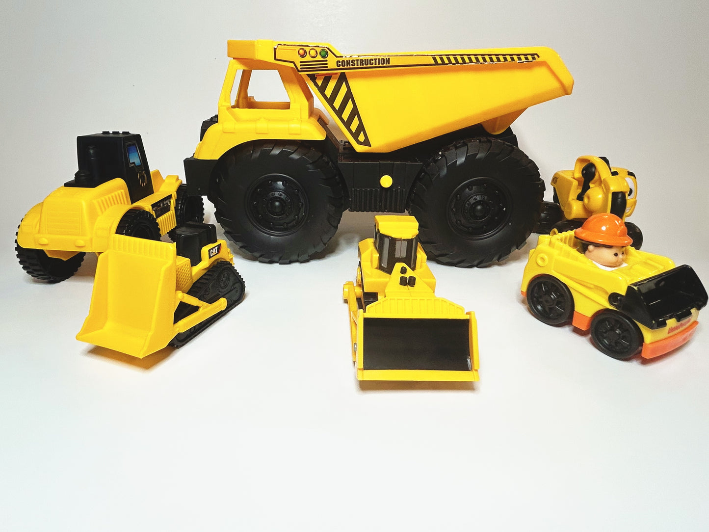 CAT Caterpillar Tonka Yellow Black Dump Truck Construction 7 Piece Toy Set