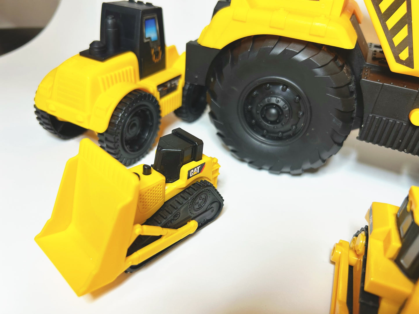 CAT Caterpillar Tonka Yellow Black Dump Truck Construction 7 Piece Toy Set