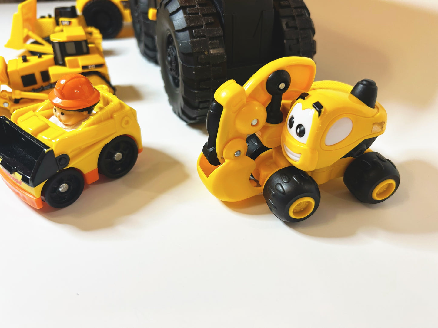 CAT Caterpillar Tonka Yellow Black Dump Truck Construction 7 Piece Toy Set