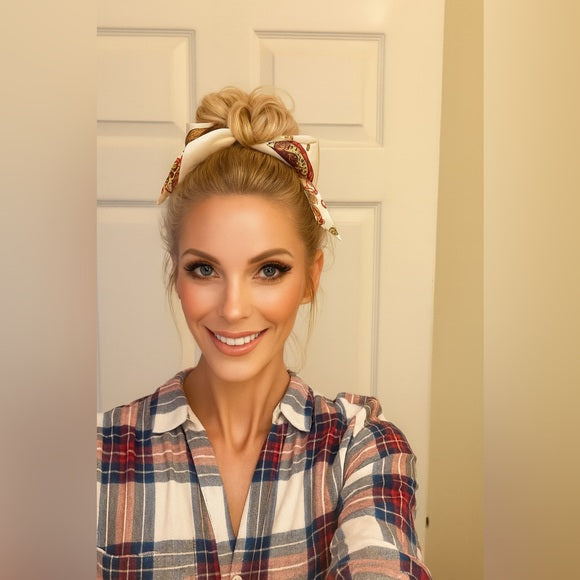 Elegant White & Gold Chain Print Versatile Women's Twilly Scarf for Neck, Hair, Wrist, and Handbag Styling